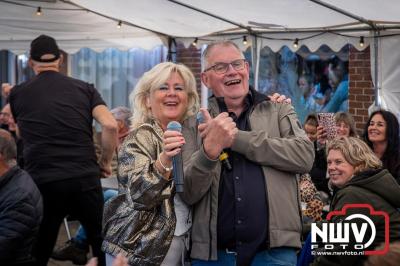 Zon, regen en hagel wisselden elkaar af tijdens de Schapenmarkt in Oldebroek, maar over het aantal bezoekers viel niets te klagen. - © NWVFoto.nl