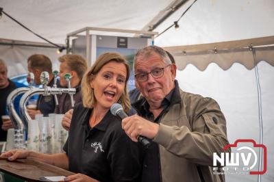 Zon, regen en hagel wisselden elkaar af tijdens de Schapenmarkt in Oldebroek, maar over het aantal bezoekers viel niets te klagen. - © NWVFoto.nl