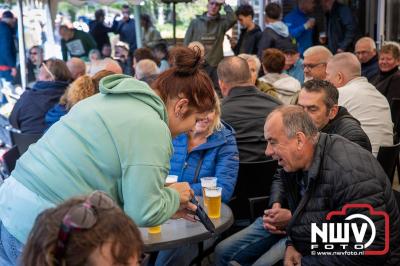 Zon, regen en hagel wisselden elkaar af tijdens de Schapenmarkt in Oldebroek, maar over het aantal bezoekers viel niets te klagen. - © NWVFoto.nl