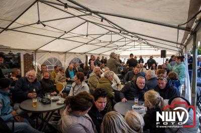 Zon, regen en hagel wisselden elkaar af tijdens de Schapenmarkt in Oldebroek, maar over het aantal bezoekers viel niets te klagen. - © NWVFoto.nl