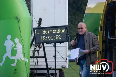 Deelnemers genieten van de eerste Landgoed Morren Run in Oosterwolde. - © NWVFoto.nl