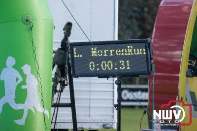 Deelnemers genieten van de eerste Landgoed Morren Run in Oosterwolde. - © NWVFoto.nl