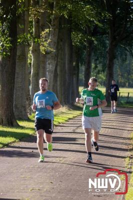 Deelnemers genieten van de eerste Landgoed Morren Run in Oosterwolde. - © NWVFoto.nl