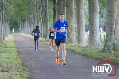 Deelnemers genieten van de eerste Landgoed Morren Run in Oosterwolde. - © NWVFoto.nl