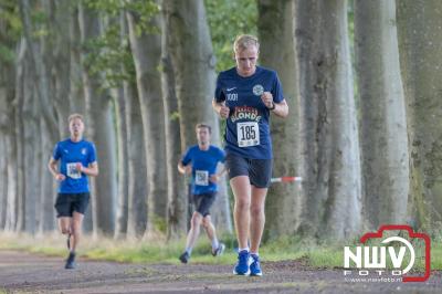 Deelnemers genieten van de eerste Landgoed Morren Run in Oosterwolde. - © NWVFoto.nl