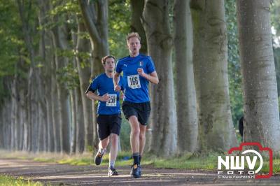 Deelnemers genieten van de eerste Landgoed Morren Run in Oosterwolde. - © NWVFoto.nl