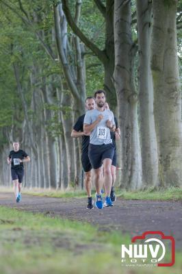 Deelnemers genieten van de eerste Landgoed Morren Run in Oosterwolde. - © NWVFoto.nl