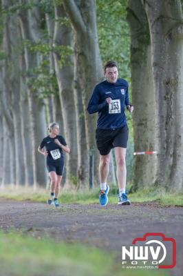 Deelnemers genieten van de eerste Landgoed Morren Run in Oosterwolde. - © NWVFoto.nl