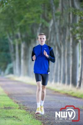 Deelnemers genieten van de eerste Landgoed Morren Run in Oosterwolde. - © NWVFoto.nl