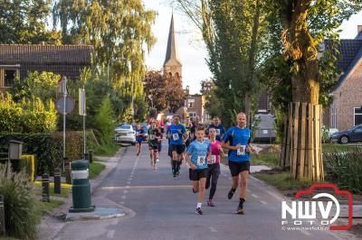 Deelnemers genieten van de eerste Landgoed Morren Run in Oosterwolde. - © NWVFoto.nl