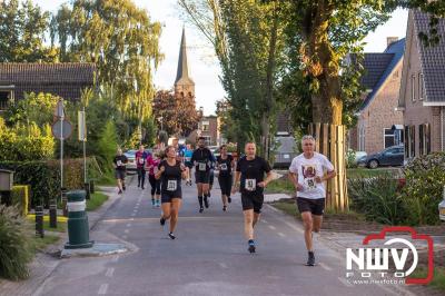 Deelnemers genieten van de eerste Landgoed Morren Run in Oosterwolde. - © NWVFoto.nl