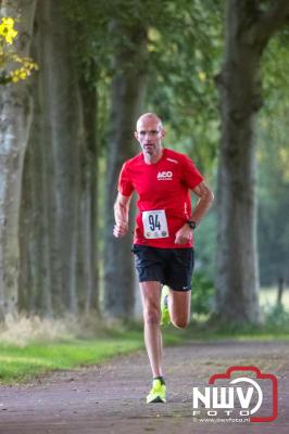 Deelnemers genieten van de eerste Landgoed Morren Run in Oosterwolde. - © NWVFoto.nl