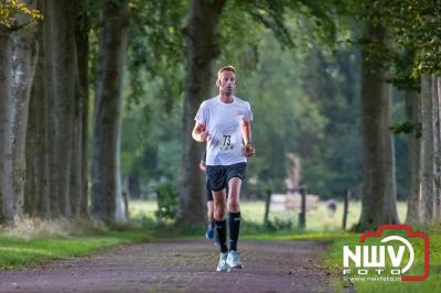 Deelnemers genieten van de eerste Landgoed Morren Run in Oosterwolde. - © NWVFoto.nl