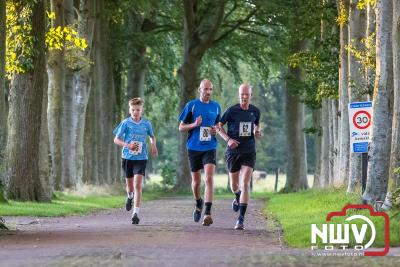 Deelnemers genieten van de eerste Landgoed Morren Run in Oosterwolde. - © NWVFoto.nl