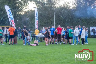 Deelnemers genieten van de eerste Landgoed Morren Run in Oosterwolde. - © NWVFoto.nl