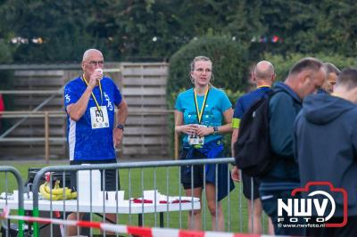 Deelnemers genieten van de eerste Landgoed Morren Run in Oosterwolde. - © NWVFoto.nl