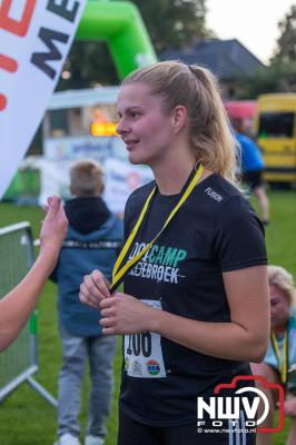 Deelnemers genieten van de eerste Landgoed Morren Run in Oosterwolde. - © NWVFoto.nl