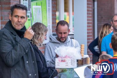 Deelnemers genieten van de eerste Landgoed Morren Run in Oosterwolde. - © NWVFoto.nl