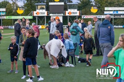 Deelnemers genieten van de eerste Landgoed Morren Run in Oosterwolde. - © NWVFoto.nl