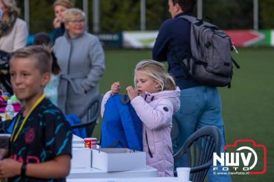 Deelnemers genieten van de eerste Landgoed Morren Run in Oosterwolde. - © NWVFoto.nl