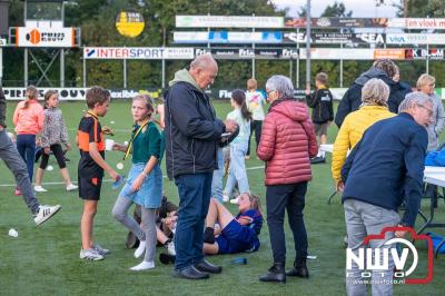 Deelnemers genieten van de eerste Landgoed Morren Run in Oosterwolde. - © NWVFoto.nl