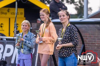 Deelnemers genieten van de eerste Landgoed Morren Run in Oosterwolde. - © NWVFoto.nl