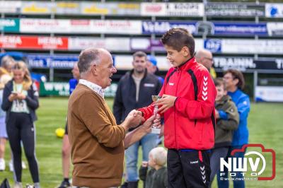 Deelnemers genieten van de eerste Landgoed Morren Run in Oosterwolde. - © NWVFoto.nl