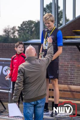 Deelnemers genieten van de eerste Landgoed Morren Run in Oosterwolde. - © NWVFoto.nl