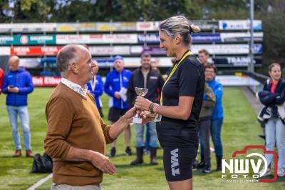 Deelnemers genieten van de eerste Landgoed Morren Run in Oosterwolde. - © NWVFoto.nl