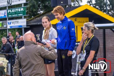 Deelnemers genieten van de eerste Landgoed Morren Run in Oosterwolde. - © NWVFoto.nl