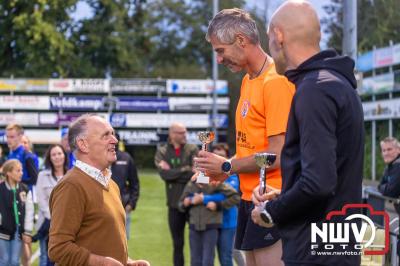 Deelnemers genieten van de eerste Landgoed Morren Run in Oosterwolde. - © NWVFoto.nl