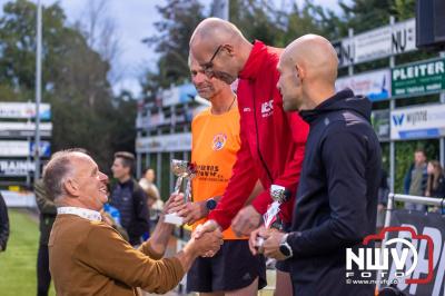 Deelnemers genieten van de eerste Landgoed Morren Run in Oosterwolde. - © NWVFoto.nl