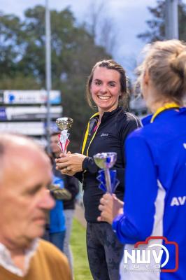 Deelnemers genieten van de eerste Landgoed Morren Run in Oosterwolde. - © NWVFoto.nl