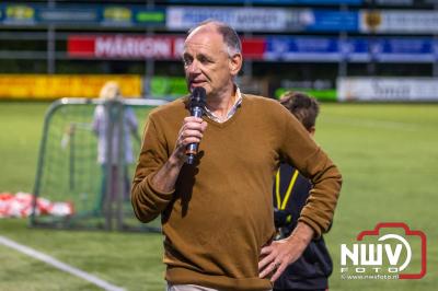 Deelnemers genieten van de eerste Landgoed Morren Run in Oosterwolde. - © NWVFoto.nl