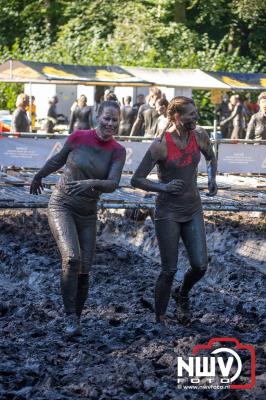 Water, modder, heel veel modder en hindernissen: dat is wat de deelnemers van Mud Master willen ervaren! - © NWVFoto.nl