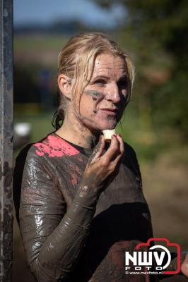 Water, modder, heel veel modder en hindernissen: dat is wat de deelnemers van Mud Master willen ervaren! - © NWVFoto.nl