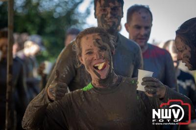 Water, modder, heel veel modder en hindernissen: dat is wat de deelnemers van Mud Master willen ervaren! - © NWVFoto.nl