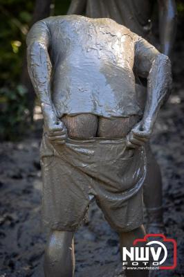 Water, modder, heel veel modder en hindernissen: dat is wat de deelnemers van Mud Master willen ervaren! - © NWVFoto.nl