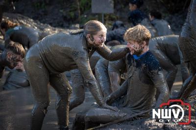 Water, modder, heel veel modder en hindernissen: dat is wat de deelnemers van Mud Master willen ervaren! - © NWVFoto.nl