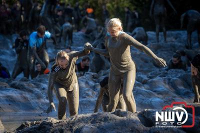 Water, modder, heel veel modder en hindernissen: dat is wat de deelnemers van Mud Master willen ervaren! - © NWVFoto.nl