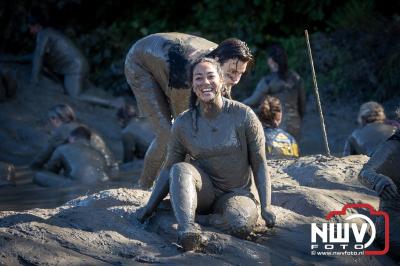 Water, modder, heel veel modder en hindernissen: dat is wat de deelnemers van Mud Master willen ervaren! - © NWVFoto.nl