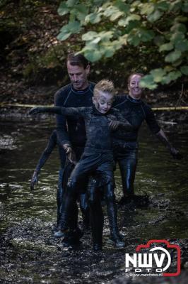 Water, modder, heel veel modder en hindernissen: dat is wat de deelnemers van Mud Master willen ervaren! - © NWVFoto.nl