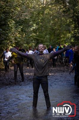 Water, modder, heel veel modder en hindernissen: dat is wat de deelnemers van Mud Master willen ervaren! - © NWVFoto.nl