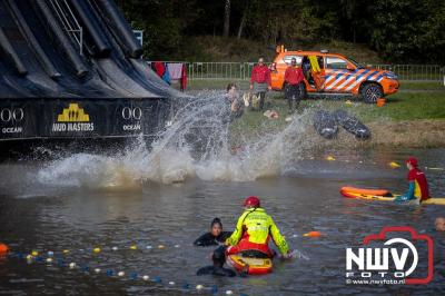 Water, modder, heel veel modder en hindernissen: dat is wat de deelnemers van Mud Master willen ervaren! - © NWVFoto.nl