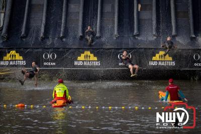 Water, modder, heel veel modder en hindernissen: dat is wat de deelnemers van Mud Master willen ervaren! - © NWVFoto.nl