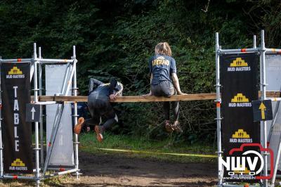 Water, modder, heel veel modder en hindernissen: dat is wat de deelnemers van Mud Master willen ervaren! - © NWVFoto.nl