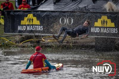 Water, modder, heel veel modder en hindernissen: dat is wat de deelnemers van Mud Master willen ervaren! - © NWVFoto.nl