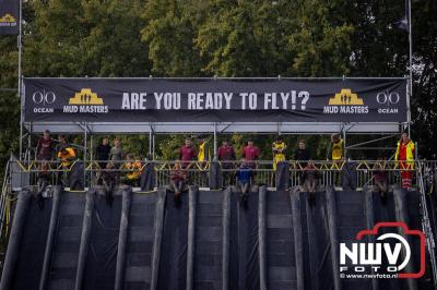 Water, modder, heel veel modder en hindernissen: dat is wat de deelnemers van Mud Master willen ervaren! - © NWVFoto.nl