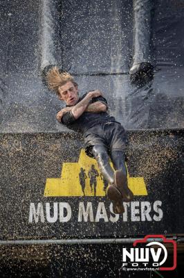 Water, modder, heel veel modder en hindernissen: dat is wat de deelnemers van Mud Master willen ervaren! - © NWVFoto.nl