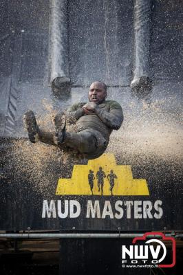 Water, modder, heel veel modder en hindernissen: dat is wat de deelnemers van Mud Master willen ervaren! - © NWVFoto.nl